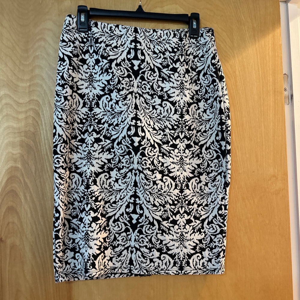 Stretch damask print pencil skirt, full back zipper size M
